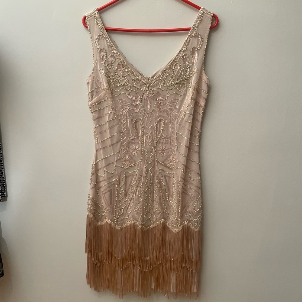 1920s Flapper Sleeveless Beige Dress with Fringe